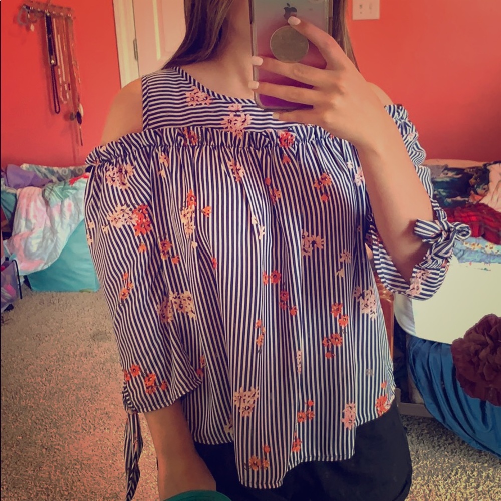 Cold shoulder top
